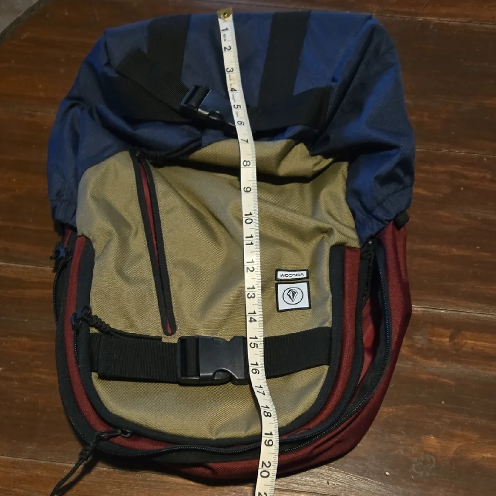 Volcom Multi-Tone Backpack (Bin18) - Picture 6 of 9